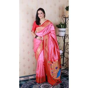 Sari de Seda Bandhani Paithani con Bordado Zari, Color Rosa Bebé, para Bodas - Product Image 2