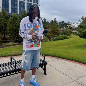 กางเกงยีนส์ขาสั้นผู้ชายทรงโอเวอร์ไซส์ผ้าฝ้ายคุณภาพสูงสไตล์วินเทจ ล้างสีแบบวินเทจ ความยาวระดับเข่า ทรงหลวม ระบายอากาศได้ดี สวมใส่สบาย - Product Image 5