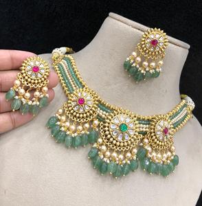 Collier ras-de-cou élégant en laiton de qualité supérieure, finition antique polie, orné de pierres Jadau Kundan, idéal pour les mariages – Collection - Product Image 3