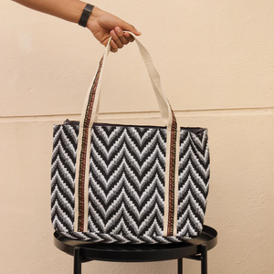 Grand sac fourre-tout bohème chic pour femme, sac à main décontracté à ouverture supérieure avec perles, poignées en bambou, bandoulière chaîne par Whimsy Art Craft - Product Image 5