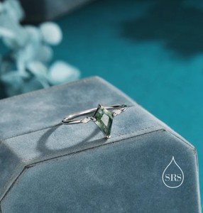 Anillo de compromiso clásico de una sola piedra de ágata musgosa con corte rombo de 1 quilate en plata de ley, anillo de ágata musgosa con forma de cometa - Product Image 1