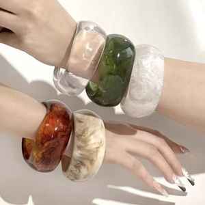 Bracelet manchette large rond en résine acrylique fait main pour femme, accessoires de bijoux, cadeau de fête - Product Image 4