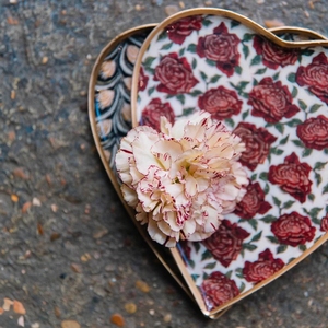 HEART PLATEAU ALBIZIA Checkered Contemporary Plant Pattern <b>Spring</b> Enameled Aluminum Heart Tray Lightweight Valentine's Day - Product Image 6