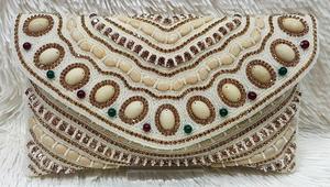 Pochette de soirée en soie brodée de fleurs faites à la main avec chaîne, forme demi-lune, pour les soirées - Product Image 5