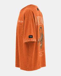 เสื้อยืดโอเวอร์ไซส์ลายกราฟิกสีส้มวินเทจสำหรับผู้ชาย สไตล์สตรีทแวร์ พิมพ์ลายแมงป่อง ผ้าฝ้าย ใส่สบายๆ ในฤดูร้อน เสื้อยืดลำลองสำหรับทุกเพศ - Product Image 3