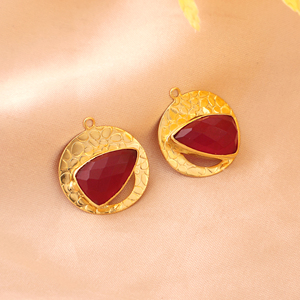 Composant de boucle d'oreille en laiton massif plaqué or 18 carats avec serti à collet pour pierre précieuse rubis et jade taille triligne, connecteur de bijoux moderne mini-breloque - Product Image 2