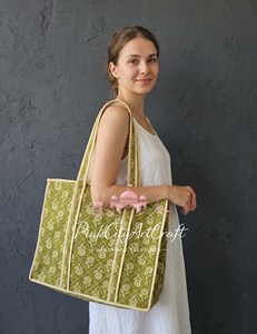Sacs fourre-tout matelassés Jaipuri avec poche intérieure, tissu premium, design tendance, sacs faits main sans BPA. - Product Image 3