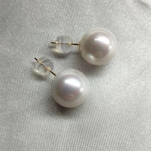 Pendientes de Perlas Redondas de 9-10 mm en Oro de 18K, Joyería de Alta Gama para el Día a Día - Product Image 1