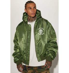 เสื้อแจ็คเก็ตบอมเบอร์แฟชั่นใหม่สำหรับผู้ชายปี 2026 เสื้อแจ็คเก็ตสไตล์สตรีทแวร์แบบมีซิป เสื้อแจ็คเก็ตนักบิน ผลิตตามสั่งสำหรับผู้ชาย - Product Image 1