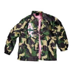 เสื้อโค้ชลายพรางแบบกำหนดเองพร้อมโลโก้ปักแบบ Applique สำหรับชมรมนักเรียนหญิงและชมรมนักเรียนชายสไตล์กรีกย้อนยุค พร้อมซับในสีชมพู - Product Image 3
