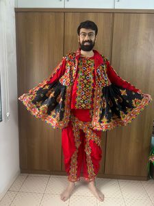ชุดคีดิยูผ้าฝ้ายสำหรับผู้ชาย พร้อมเสื้อแจ็คเก็ตโดตี ปักลายปัจจิอาอารี ประดับกระจกและหิน  คอลเลคชั่นสำหรับใส่ในช่วงนวราตรี - Product Image 1