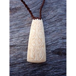 Collier artisanal en os sculpté à la main, perles ethniques, style tribal bohème, vintage, cadeau original - Product Image 3