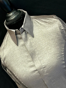 Camisa Western Show de vaquera hecha a mano en tela elástica de tafetán plateada - Product Image 4