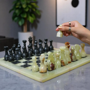Jeu d'échecs moderne en onyx vert et marbre noir, plateau en pierre vert fait main, marbre naturel de qualité supérieure pour salon, cuisine, salle à manger - Product Image 6