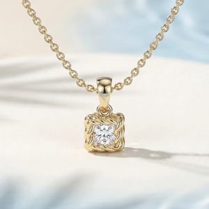จี้เพชรทรงปรินเซสคัท 18K สีเหลืองทอง ได้รับการรับรองจาก IGI เพชรเพาะเลี้ยงในห้องปฏิบัติการ สำหรับเครื่องประดับสไตล์คลาสสิกสำหรับผู้หญิง สวมใส่ได้ทุกวัน - Product Image 4