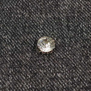 Shorts de mezclilla con diamantes de imitación de diseño personalizado para hombre, servicio OEM, shorts de mezclilla con diamantes de imitación de la mejor calidad en venta, hechos en Pakistán. - Product Image 5