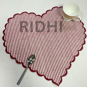 Manteles Individuales de Lino Rojo Ridhi con Bordado Rojo en Forma de Corazón, Manteles Individuales Reutilizables al por Mayor para Hoteles, Bodas y Eventos - Product Image 3