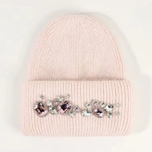 Bonnet en tricot jacquard pour femme, collection automne-hiver, couleur unie, chaud, orné de perles et de rivets, vente en gros - Product Image 4