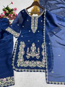 Ensemble Kurta traditionnel indien pakistanais bleu pour femmes avec dupatta en soie brodée, tenue ethnique longue jusqu'aux chevilles, toutes saisons - Product Image 6