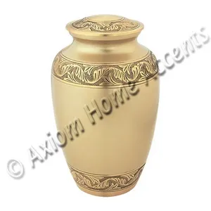 Urne en laiton élégante pour commémorer les êtres chers avec gravure personnalisée et design vintage intemporel par Axiom Home Accents - Product Image 6