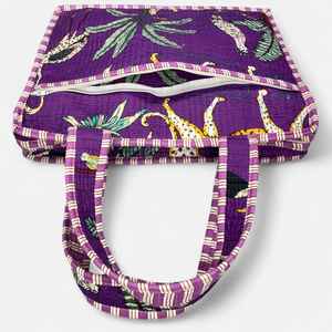 Sac à bandoulière matelassé pour ordinateur portable imprimé jungle violette pour femme, avec fermeture éclair, passepoil contrastant, sac à main de luxe en coton tissé à la main - Product Image 2