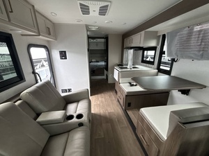 นิว 2026 อีสต์ ทู เวสต์ คอลเลจ เอเวนิว 2801S - Product Image 6