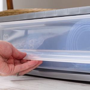 Cajón de Almacenamiento Plegable y Apilable de 27.5 Qt para Debajo de la Cama, Caja de Plástico Gris - Product Image 4