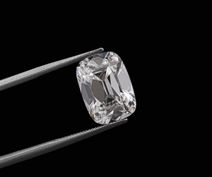 OM GEMS Diamante Cultivado en Laboratorio de 3.04 CT VVS-VS, Corte Cojín Alargado Fantasía Vívida, Certificado IGI, Forma de Mina Antigua para Joyería - Product Image 2