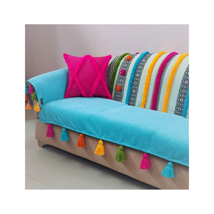 Housse de canapé bleu marine avec franges à pompons rose vif et coussin assorti pour une décoration moderne de salon - Product Image 6