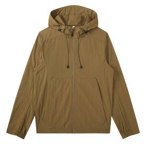 Chaquetas cortavientos de estilo urbano diseñadas para looks urbanos y uso diario. - Product Image 6