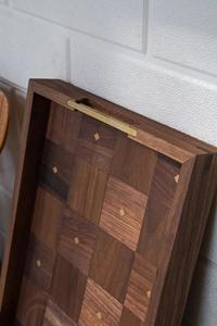 Bandejas de Servir Hechas a Mano de Nogal Negro, Bandeja Pequeña de Madera con Diseño de Rompecabezas, Bandeja Decorativa para Otomana, Bandeja de Servir de Madera con Asa - Product Image 3