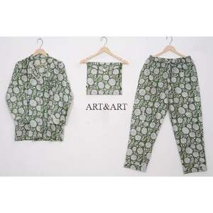 Ensemble de pyjama 100% coton fait main, magnifique, col rabattu, imprimé floral, léger, respirant, doux, toutes saisons, cadeaux pour femmes - Product Image 1