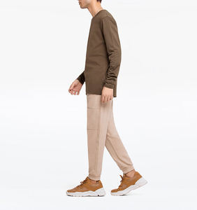 T-shirt d'été personnalisé, coupe ajustée, col rond, couleur unie, de qualité supérieure, tendance et à la mode, idéal pour le sport et la gym - Product Image 4