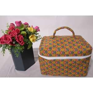 Bolsa de Cosméticos Grande Acolchada de Algodón con Estampado Floral, Organizador de Maquillaje Hecho a Mano, Bolsa de Aseo de Viaje con Cierre de Cremallera - Product Image 2