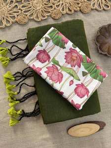 Sari en coton Khadi tissé à la main avec un chemisier imprimé en coton traditionnel - Product Image 6