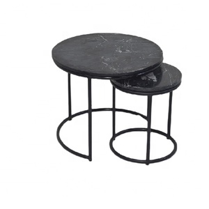Ensemble de 2 tables d'appoint élégantes en marbre avec base en fer, table basse de forme ronde en couleur noire, table à usage de café fabriquée sur mesure - Product Image 1