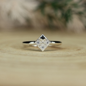 Anillo con Engaste de Moissanita Corte Princesa Inspirado en la Naturaleza, Chapado en Oro de 14K sobre Plata 925 |   Elegante Anillo de Promesa para Regalo de Aniversario - Product Image 2