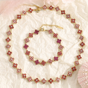 Pulsera Ajustable con Dijes de Trébol de Cuatro Hojas y Cristales Brillantes para Mujer - Product Image 5
