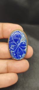 จี้คริสตัลลาพิสลาซูลีแท้ 100% พร้อมร่องทองเหลือง ราคาขายส่ง จำนวนมาก จี้ลาพิสลาซูลีแบบมาคราเม่ คุณภาพสูงสุด ลาพิสลาซูลีแบบมีร่อง จำนวนมาก - Product Image 5