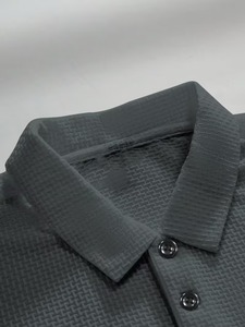 เสื้อถักเนื้อผ้าทอแบบเรียบสำหรับผู้ชาย แขนสั้น สวมใส่สบายในฤดูร้อน ระบายอากาศได้ดี มีสไตล์ รับผลิตตามแบบ ODM ออกแบบเองได้ น้ำหนักเบา เป็นมิตรกับสิ่งแวดล้อม - Product Image 4