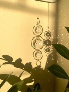 Atrapasueños redondo de cuatro capas de oro y cristal, decoración colgante de lujo para ventana y decoración del hogar, hecho a mano en India. - Product Image 3
