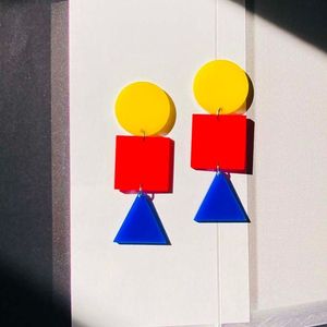Boucles d'oreilles en résine faites à la main avec des motifs artistiques colorés, bijoux légers et tendance pour femmes, boucles d'oreilles élégantes et originales - Product Image 3