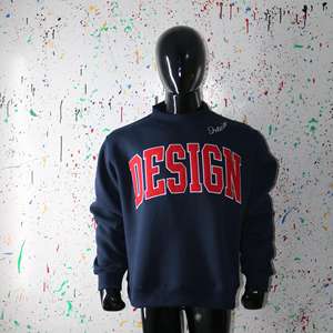 Sudadera de Cuello Alto Azul con Apliques Bordados en Rojo, Cuello Ancho, Hilos Finos - Product Image 1