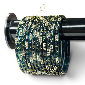 Bracelets élégants pour mariage, style cachemire, bleu foncé, en verre, avec pierres en zircon plaqué or, style tendance pour femmes - Product Image 1