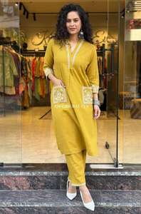 Conjunto de Kurta y Pantalón Bordado de Algodón Puro para Mujer al por Mayor - Product Image 4