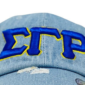 หมวกแก๊ปยีนส์สีอ่อน Sigma Gamma Rho ปักลาย หมวกเบสบอล ปรับขนาดได้ สำหรับทุกเพศ หมวกสโมสรนักศึกษากรีก สวมใส่สบายๆ สไตล์สตรีทแวร์ แบบสั่งทำพิเศษ - Product Image 5