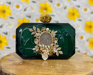 Pochette pour femme en résine pure, finition excellente pour les mariages et les fêtes, accessoires de mode féminins faits à la main, colorés, par MULTI CRAFT - Product Image 1