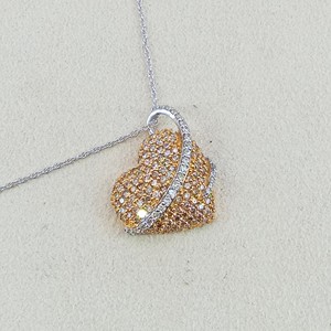 Collier pendentif cœur en dôme avec diamant naturel taille brillant 1,45 carats total, en argent sterling plaqué or, serti à griffes, tendance, pour femme, idéal pour mariage - Product Image 2