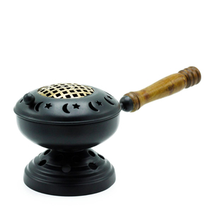 Quemador de Bakhoor Árabe Tradicional Hecho a Mano con Mango de Madera Resistente al Calor, Acabado en Cobre Antiguo, Mabkhara para Oud y Loban - Product Image 4