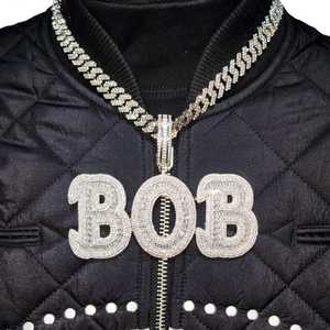 Colgante Personalizado con Letra en Plata de Ley 925 con Incrustaciones de Diamantes Moissanite VVS, Estilo Hip Hop Brillante para Uso Unisex - Product Image 3